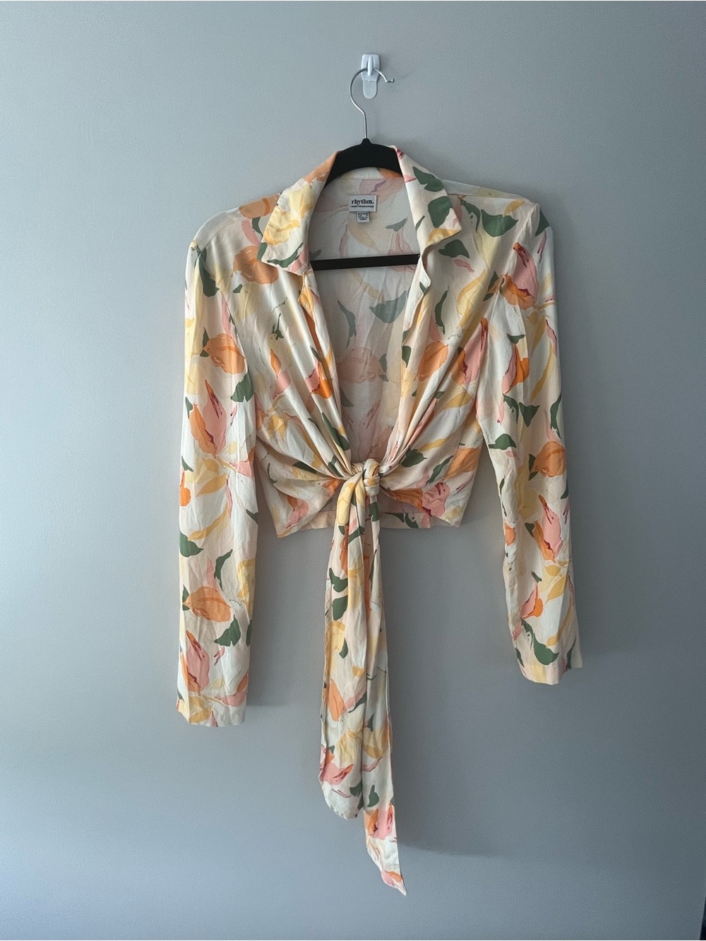 Rhythm Women's Tie-Front Floral Crop Blouse - Cream/Peach